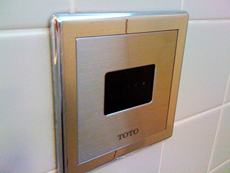 high_tech_toilet_10.jpg